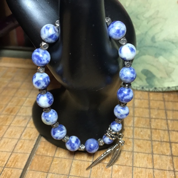 Semiprecious Stone Bead and Aged Silver Feathers Charm 7” Bracelet Elastic EVC - Picture 5 of 10